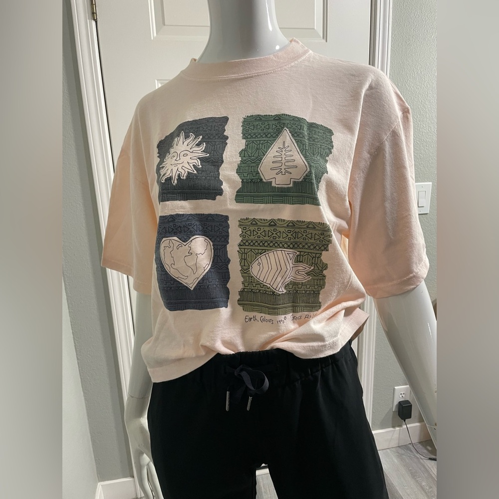 Vintage Grass Raggs☀️🍃🌎🐟women's Relaxed light peach and Green Short Sleeve Tee